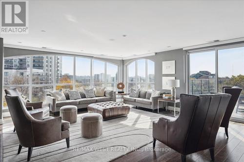 402 - 160 Macdonell Street, Guelph, ON - Indoor Photo Showing Living Room