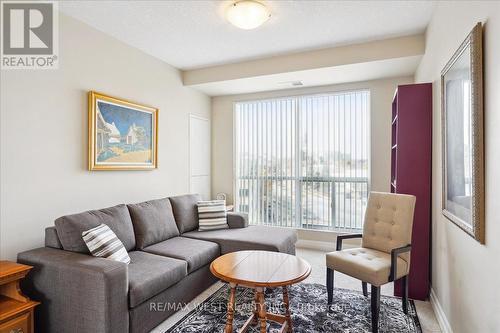 402 - 160 Macdonell Street, Guelph, ON - Indoor Photo Showing Living Room