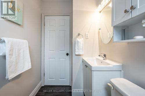 207 East 33Rd Street, Hamilton, ON - Indoor Photo Showing Bathroom