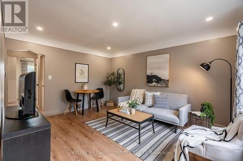 207 East 33Rd Street, Hamilton, ON - Indoor Photo Showing Living Room