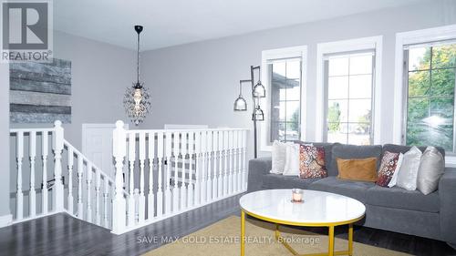 16 Dowden Avenue, Brantford, ON - Indoor Photo Showing Living Room