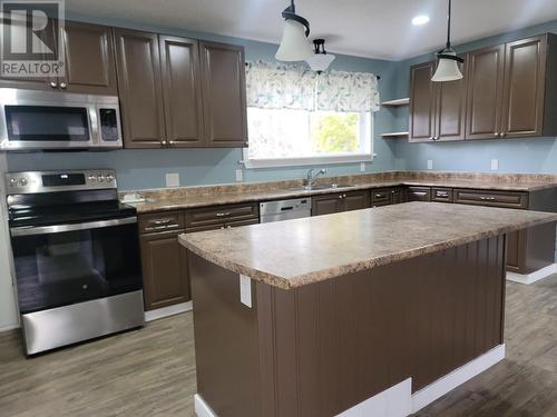 550 Palmer Street, Quesnel, BC - Indoor Photo Showing Kitchen