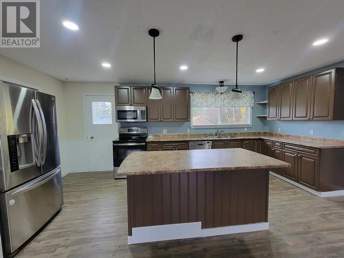 550 Palmer Street, Quesnel, BC - Indoor Photo Showing Kitchen With Upgraded Kitchen