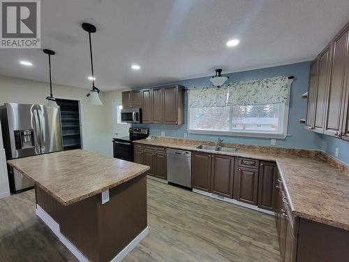 550 Palmer Street, Quesnel, BC - Indoor Photo Showing Kitchen With Double Sink