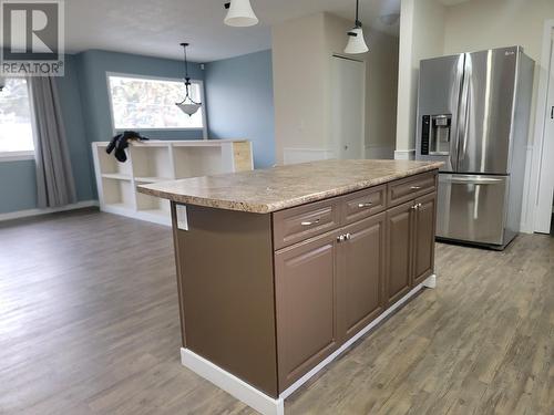 550 Palmer Street, Quesnel, BC - Indoor Photo Showing Kitchen