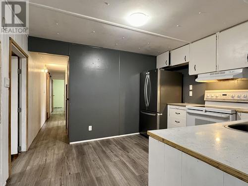 808 Scott Road, 100 Mile House, BC - Indoor Photo Showing Kitchen