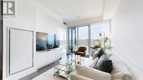 708 - 3018 Yonge Street, Toronto, ON - Indoor Photo Showing Living Room