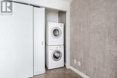 814 - 111 Bathurst Street, Toronto, ON - Indoor Photo Showing Laundry Room