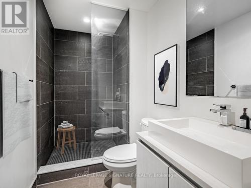 814 - 111 Bathurst Street, Toronto, ON - Indoor Photo Showing Bathroom