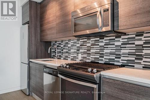 814 - 111 Bathurst Street, Toronto, ON - Indoor Photo Showing Kitchen With Double Sink