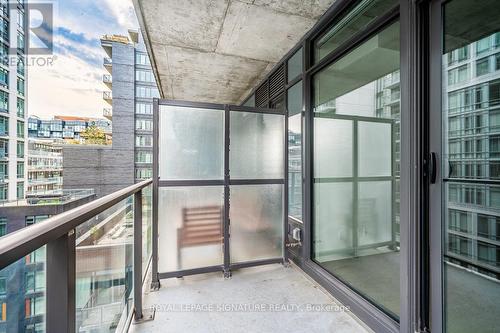 814 - 111 Bathurst Street, Toronto, ON - Outdoor With Exterior