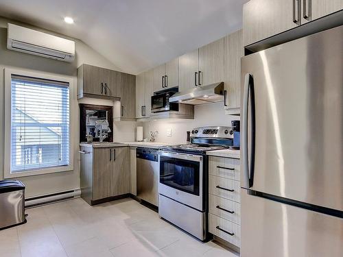 Cuisine - 790  - 792 3E Rue, Saint-Jean-Sur-Richelieu, QC - Indoor Photo Showing Kitchen