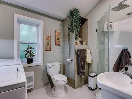 Salle de bains - 790  - 792 3E Rue, Saint-Jean-Sur-Richelieu, QC - Indoor Photo Showing Bathroom