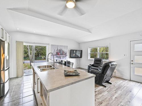 Overall view - 1721 Rue Dupuis, Saint-Jean-Sur-Richelieu, QC - Indoor Photo Showing Kitchen With Double Sink