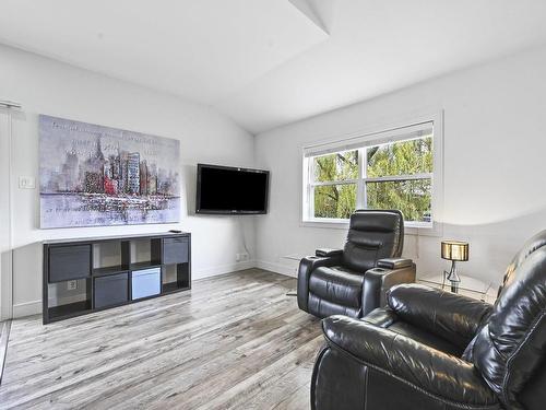 Living room - 1721 Rue Dupuis, Saint-Jean-Sur-Richelieu, QC - Indoor Photo Showing Living Room