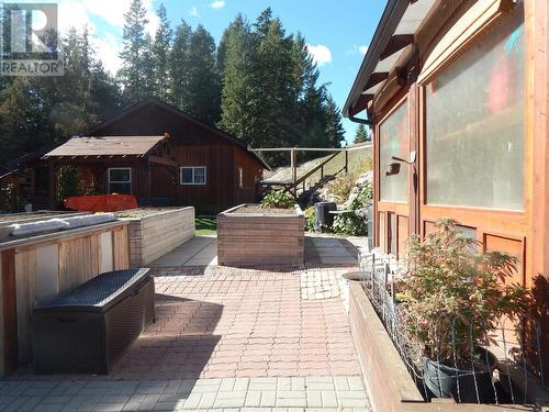 1627 Hood Road Road, Creston, BC - Outdoor With Exterior