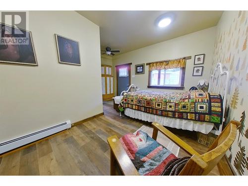 1627 Hood Road Road, Creston, BC - Indoor Photo Showing Bedroom