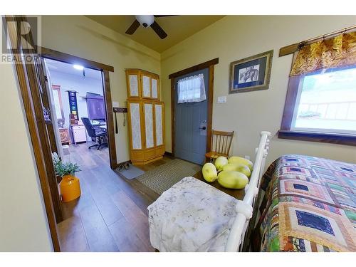 1627 Hood Road Road, Creston, BC - Indoor Photo Showing Bedroom