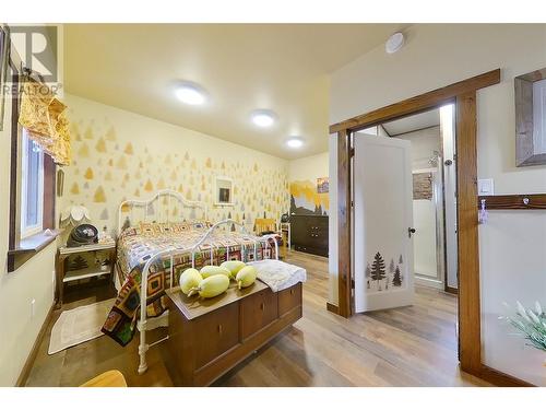 1627 Hood Road Road, Creston, BC - Indoor Photo Showing Bedroom