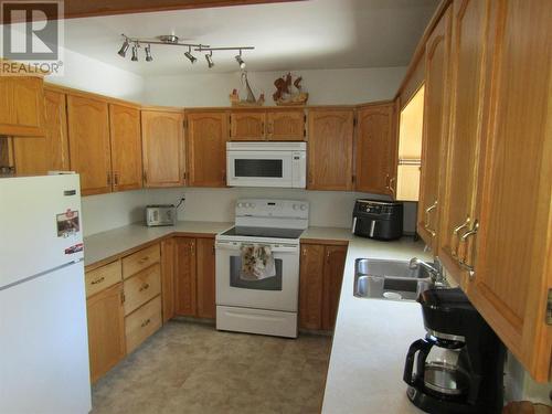 3260 Christian Valley Road, Westbridge, BC - Indoor Photo Showing Kitchen With Double Sink