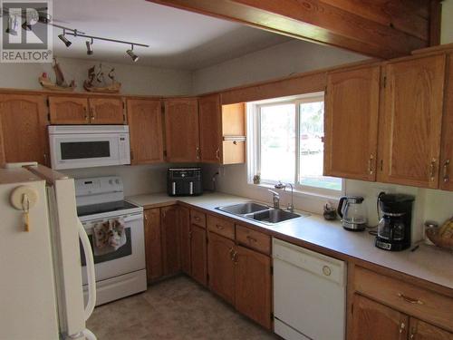 3260 Christian Valley Road, Westbridge, BC - Indoor Photo Showing Kitchen With Double Sink