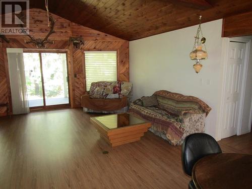 3260 Christian Valley Road, Westbridge, BC - Indoor Photo Showing Living Room