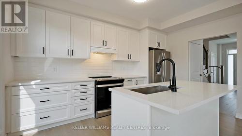 12 Sam Battaglia Crescent, Georgina, ON - Indoor Photo Showing Kitchen With Upgraded Kitchen