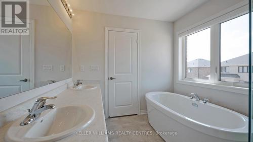 12 Sam Battaglia Crescent, Georgina, ON - Indoor Photo Showing Bathroom