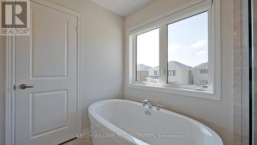 12 Sam Battaglia Crescent, Georgina, ON - Indoor Photo Showing Bathroom