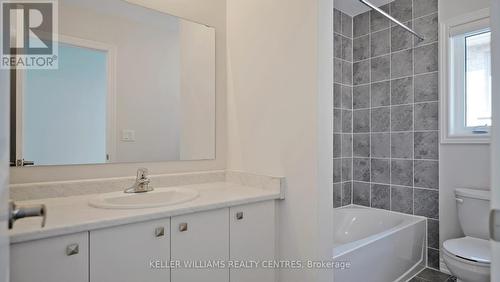 12 Sam Battaglia Crescent, Georgina, ON - Indoor Photo Showing Bathroom