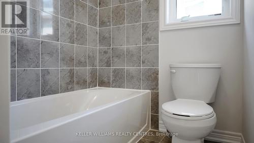 12 Sam Battaglia Crescent, Georgina, ON - Indoor Photo Showing Bathroom