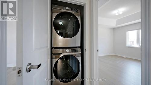 12 Sam Battaglia Crescent, Georgina, ON - Indoor Photo Showing Laundry Room