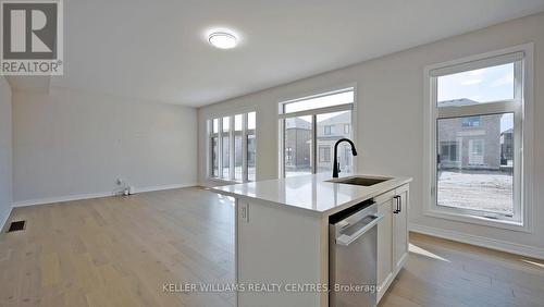 12 Sam Battaglia Crescent, Georgina, ON - Indoor Photo Showing Kitchen