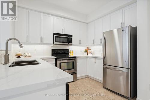 334 William Dunn Crescent, Newmarket, ON - Indoor Photo Showing Kitchen With Double Sink