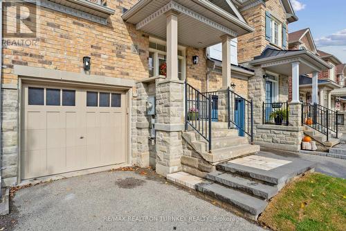 334 William Dunn Crescent, Newmarket, ON - Outdoor With Facade