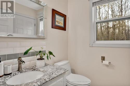 813 Centre Dummer Road, Douro-Dummer, ON - Indoor Photo Showing Bathroom