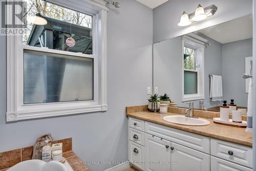 813 Centre Dummer Road, Douro-Dummer, ON - Indoor Photo Showing Bathroom