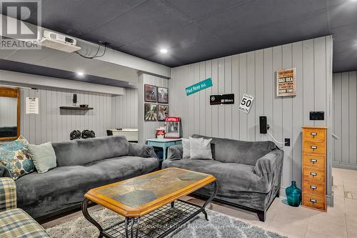 813 Centre Dummer Road, Douro-Dummer, ON - Indoor Photo Showing Living Room