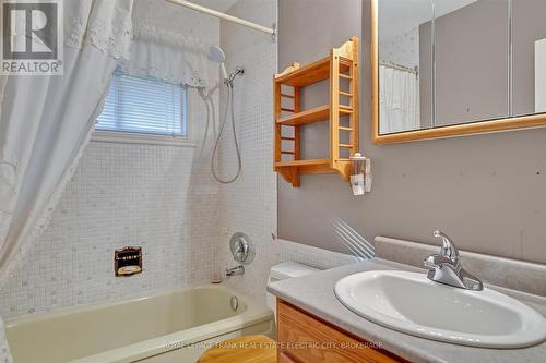 8 Ferndale Avenue, Peterborough (Monaghan), ON - Indoor Photo Showing Bathroom