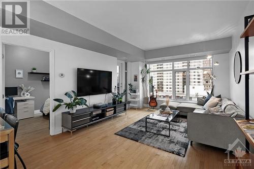 235 Kent Street Unit#1408, Ottawa, ON - Indoor Photo Showing Living Room