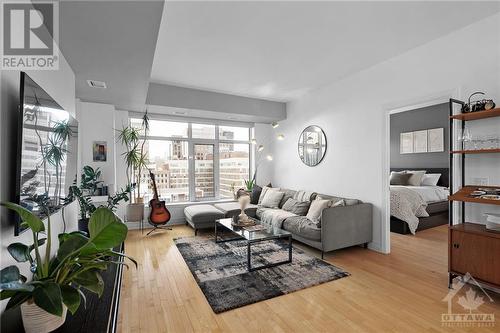 235 Kent Street Unit#1408, Ottawa, ON - Indoor Photo Showing Living Room