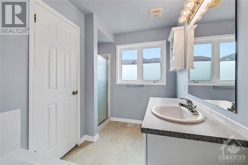 326 Statewood Drive, Kanata, ON - Indoor Photo Showing Bathroom