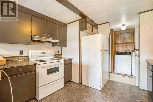 1051 Westshore Drive, Perth, ON - Indoor Photo Showing Kitchen