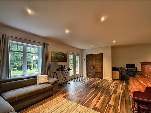 Family room - 69 Ch. Du Grand-Duc, Orford, QC - Indoor Photo Showing Living Room