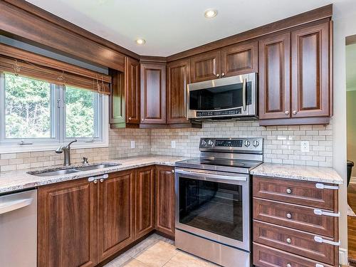 Cuisine - 17109 Boul. Brunswick, Kirkland, QC - Indoor Photo Showing Kitchen With Double Sink