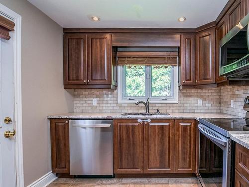 Cuisine - 17109 Boul. Brunswick, Kirkland, QC - Indoor Photo Showing Kitchen With Upgraded Kitchen