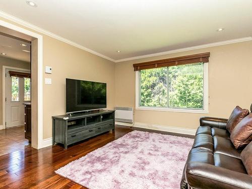 Salon - 17109 Boul. Brunswick, Kirkland, QC - Indoor Photo Showing Living Room