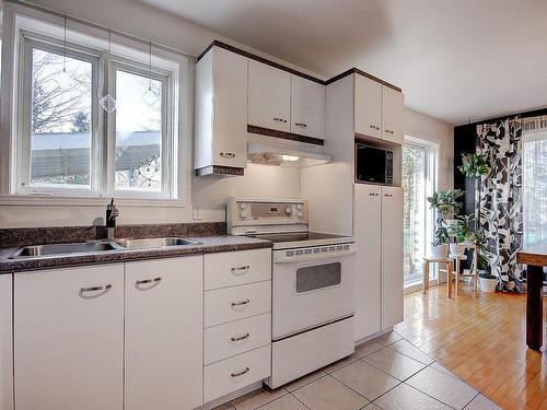 Cuisine - 306 Rue Fontaine, Saint-Jean-Sur-Richelieu, QC - Indoor Photo Showing Kitchen With Double Sink