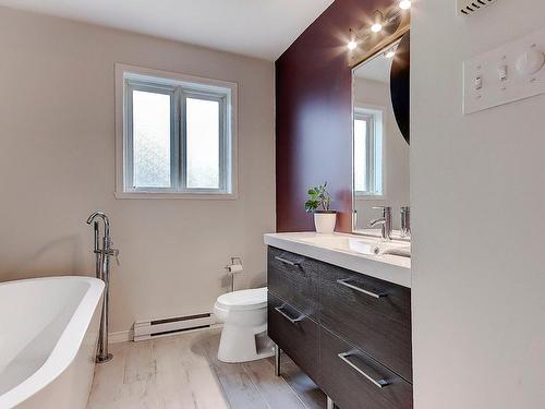 Salle de bains - 306 Rue Fontaine, Saint-Jean-Sur-Richelieu, QC - Indoor Photo Showing Bathroom