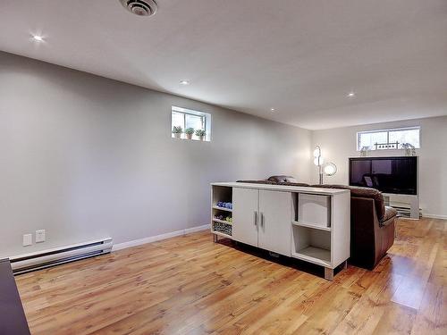 Salle familiale - 306 Rue Fontaine, Saint-Jean-Sur-Richelieu, QC - Indoor